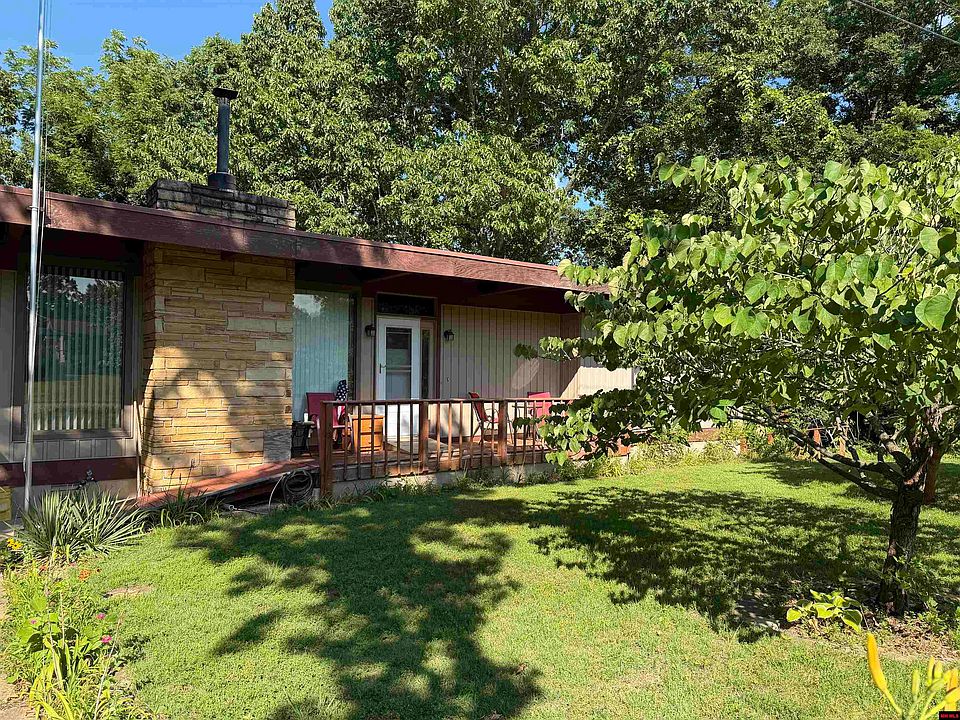 1st image of 325 Wayne Dr