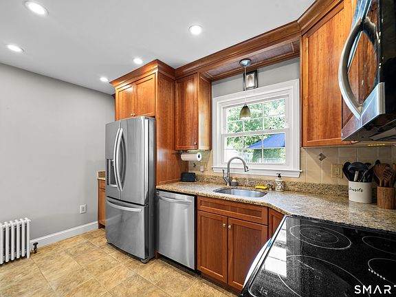 3rd image of 33 Chester Drive