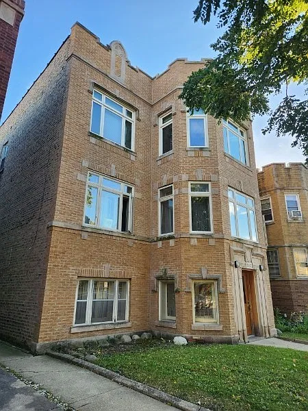 3 bed, 1600 sqft, $2,200 — Photo 2