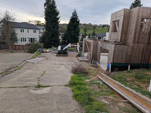 5th image of 3695 Wyndemere Circle