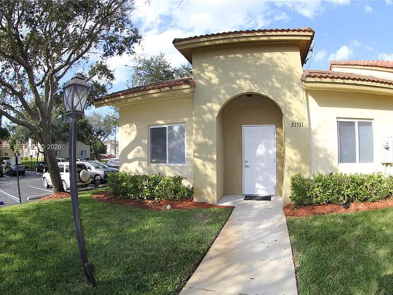 21511 SW 87th Ct #21511 — Photo 2