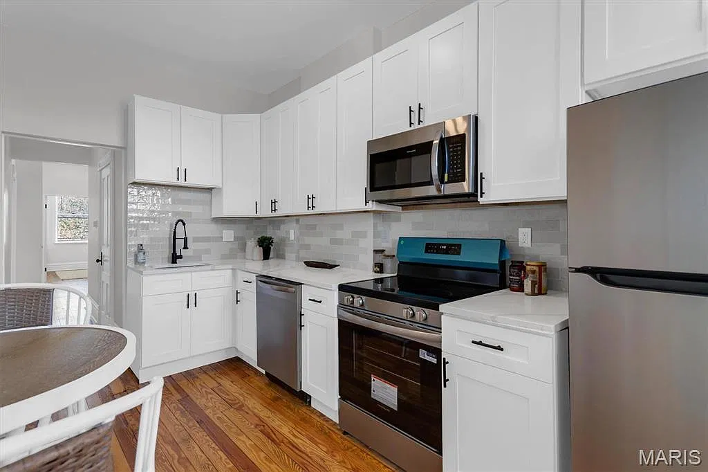 3 bed, 1200 sqft, $1,700 — Photo 1