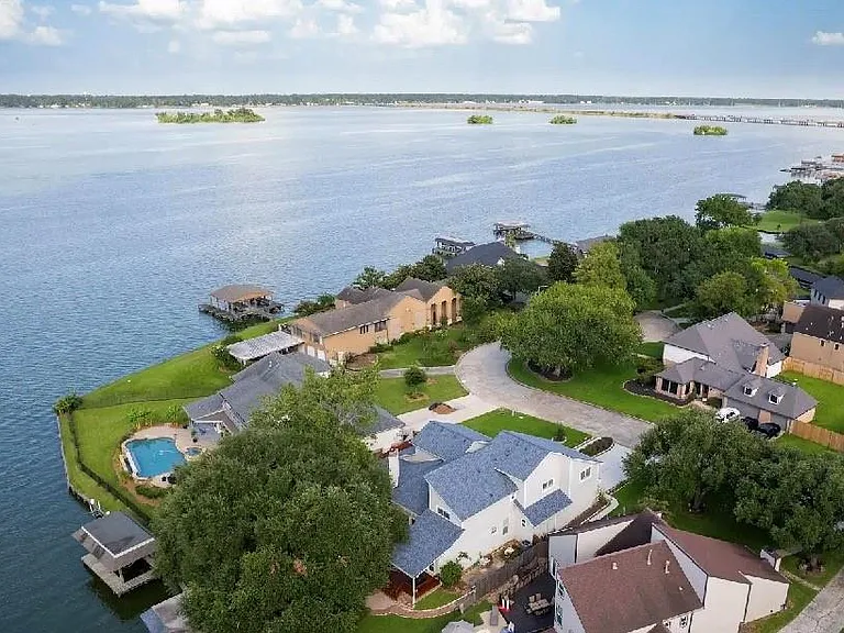 8311 Amber Cove Dr — Photo 3