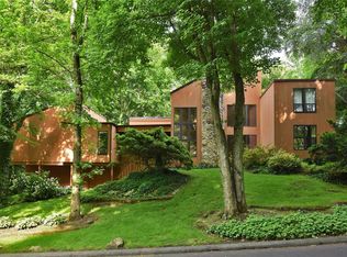 12 Rockwood Rd W, Manhasset, NY 11030