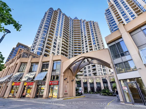 15 Northtown Way #829, Toronto, ON M2N 7A2