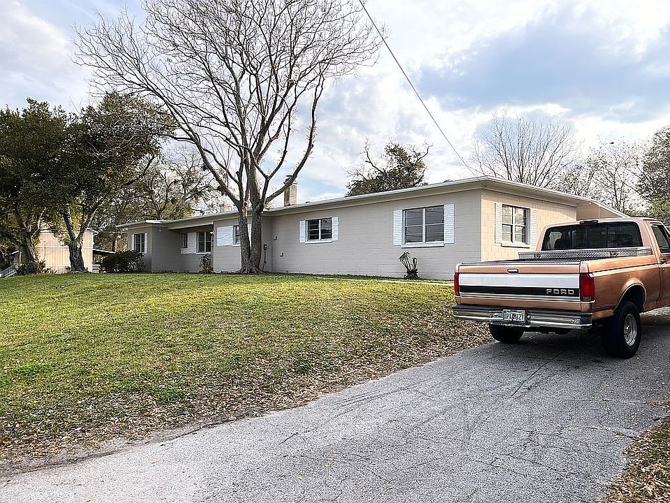 Front drive way of home