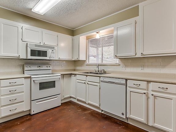 4th image of 112 Amory Dr
