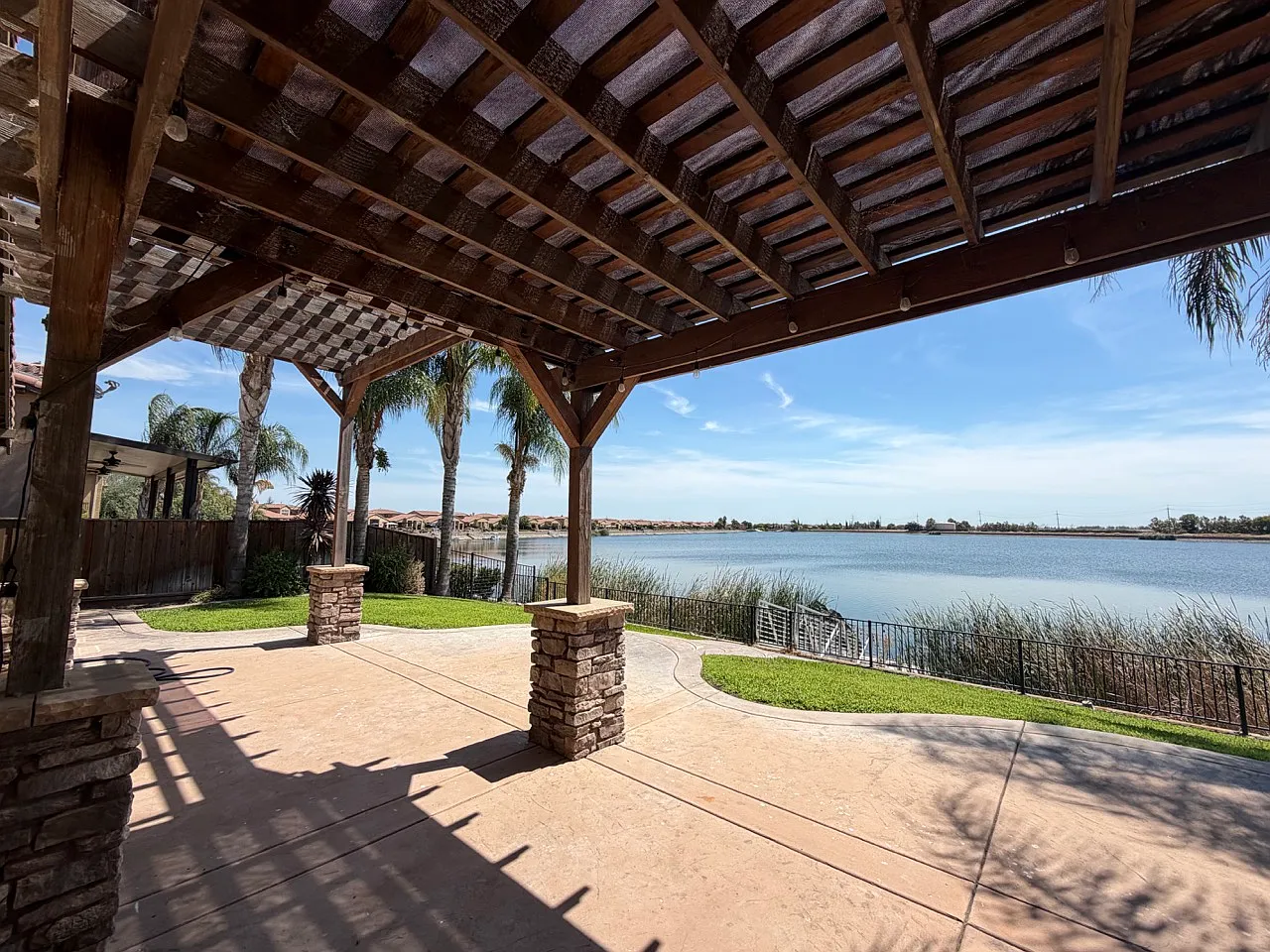 3 bed, 2.5 bath, 2732 sqft, $3,300 — Photo 4