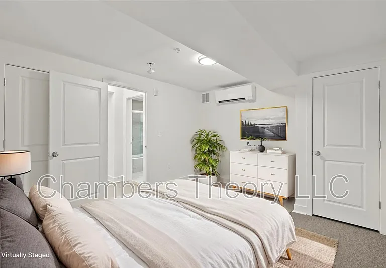 220 2nd St SE #1 — Photo 2