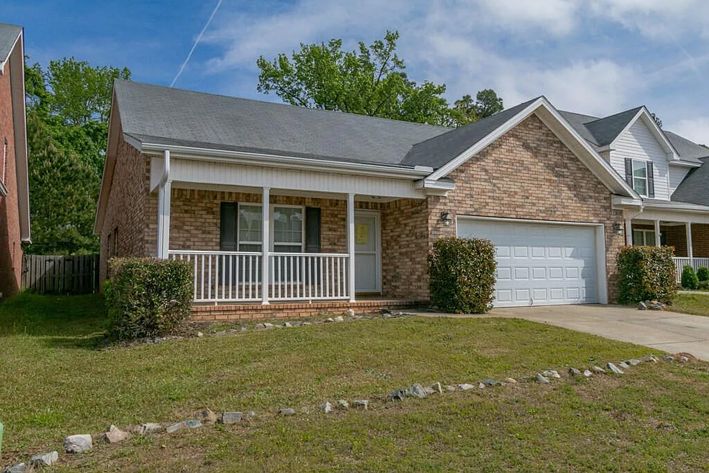 3 bed, 2.0 bath, 1763 sqft, $1,795 — Photo 2