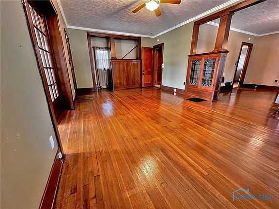 3rd image of 215 W 1st St