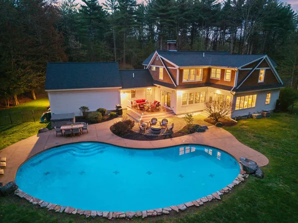 15 Wiggin Way, Stratham, NH 03885