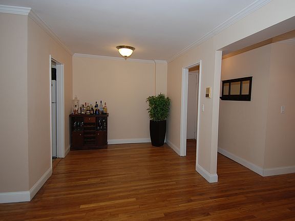 Eat-in area by Kitchen