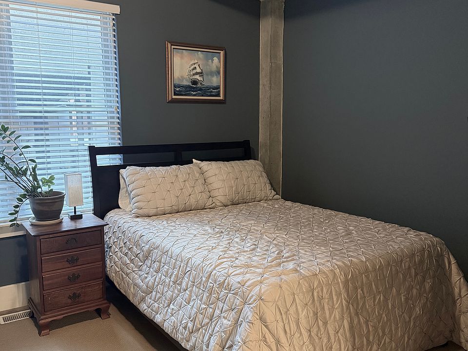 2nd bedroom with Queen sized bed