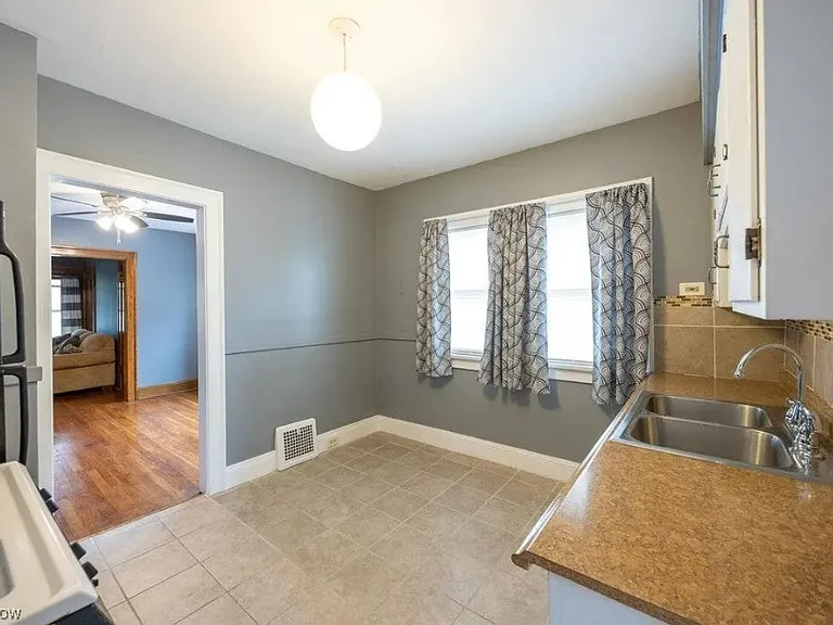 2100 Wascana Ave — Photo 5