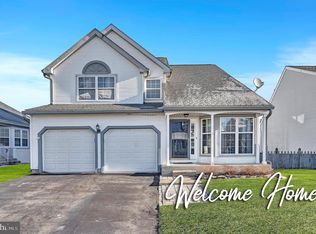 13 Dryden Dr, Burlington, NJ