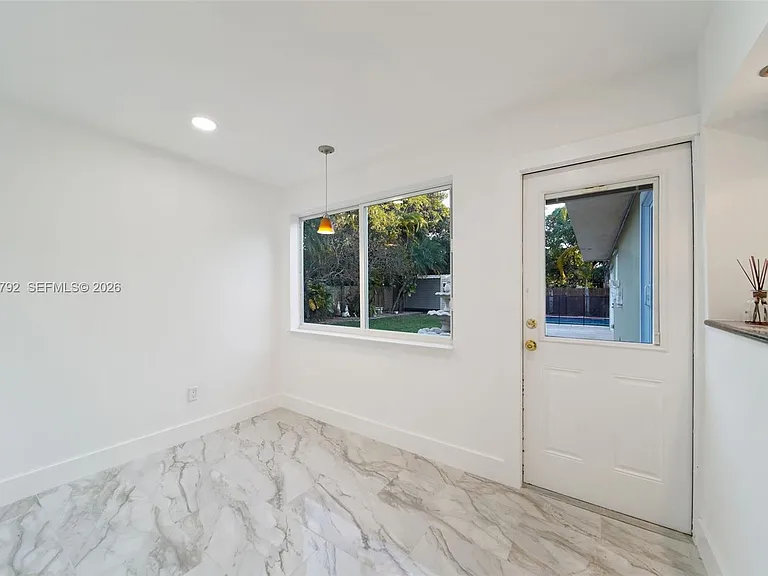 1102 NE 117th St — Photo 8