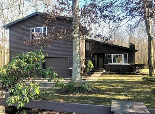 240 Canterbury Dr, Shady Spring, WV 25918