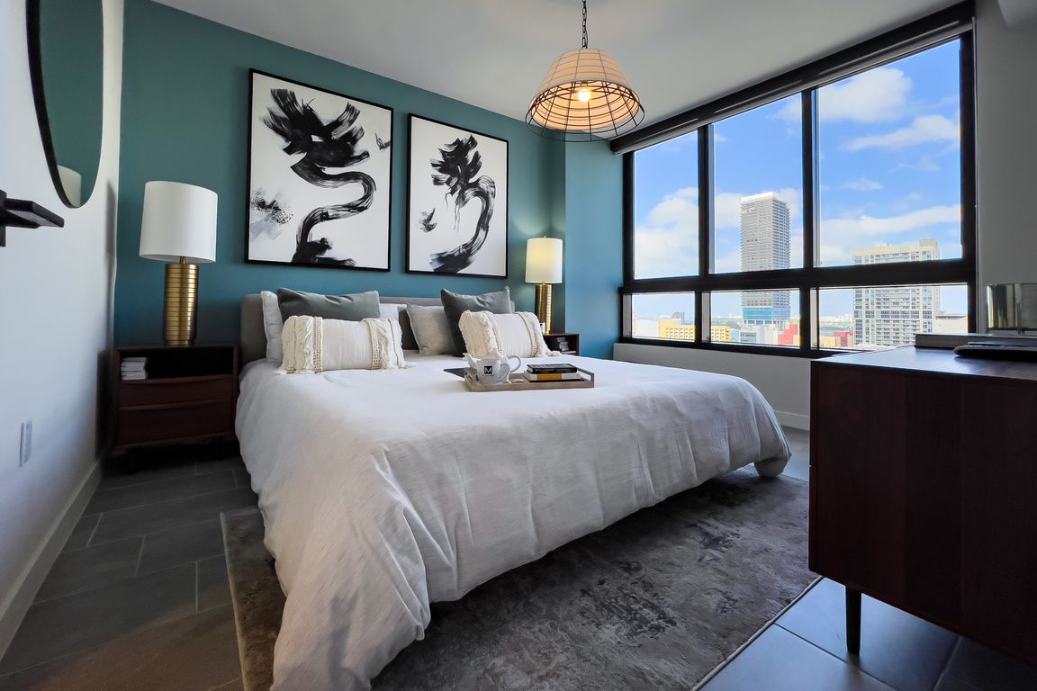 Master Bedroom & Expansive Windows | Grand Station Miami