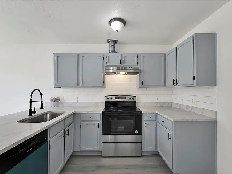 1019 Sanders Dr — Photo 14