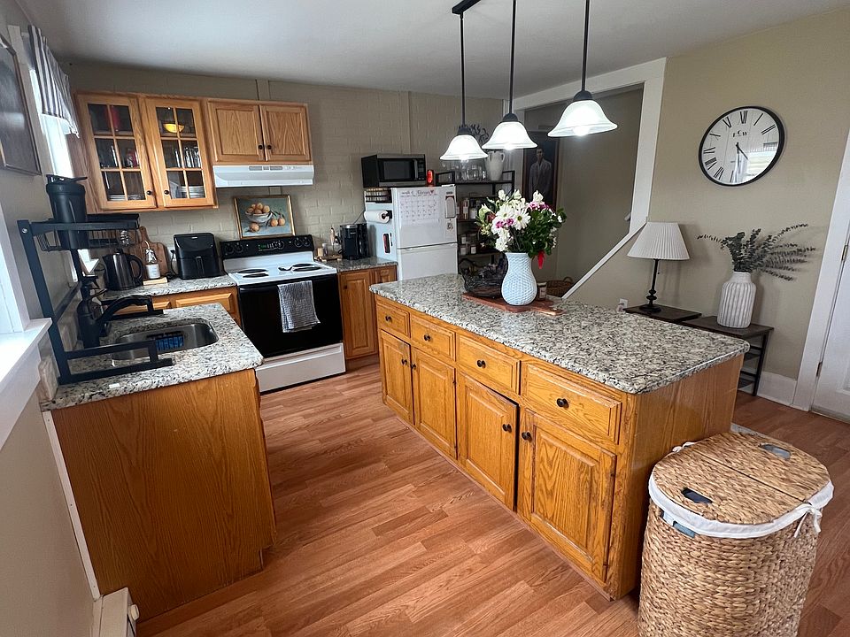 1st image of 11 Sanford St #2