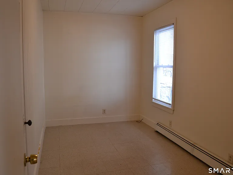 835 Bank St — Photo 13