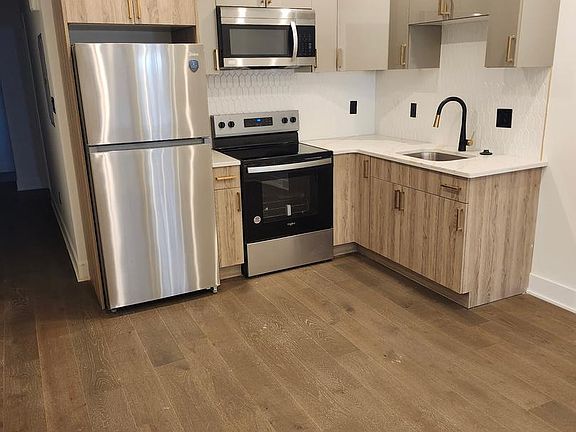 2nd image of 219 W Queen Ln