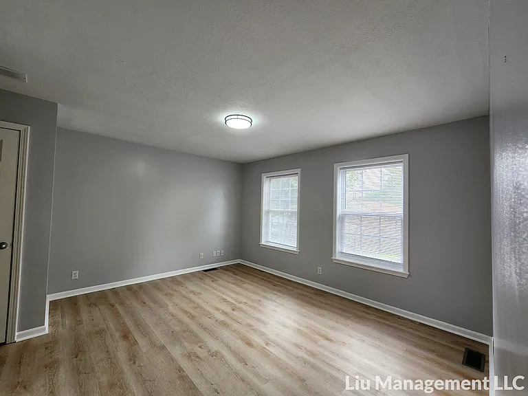 1042 N Traub Ave — Photo 11