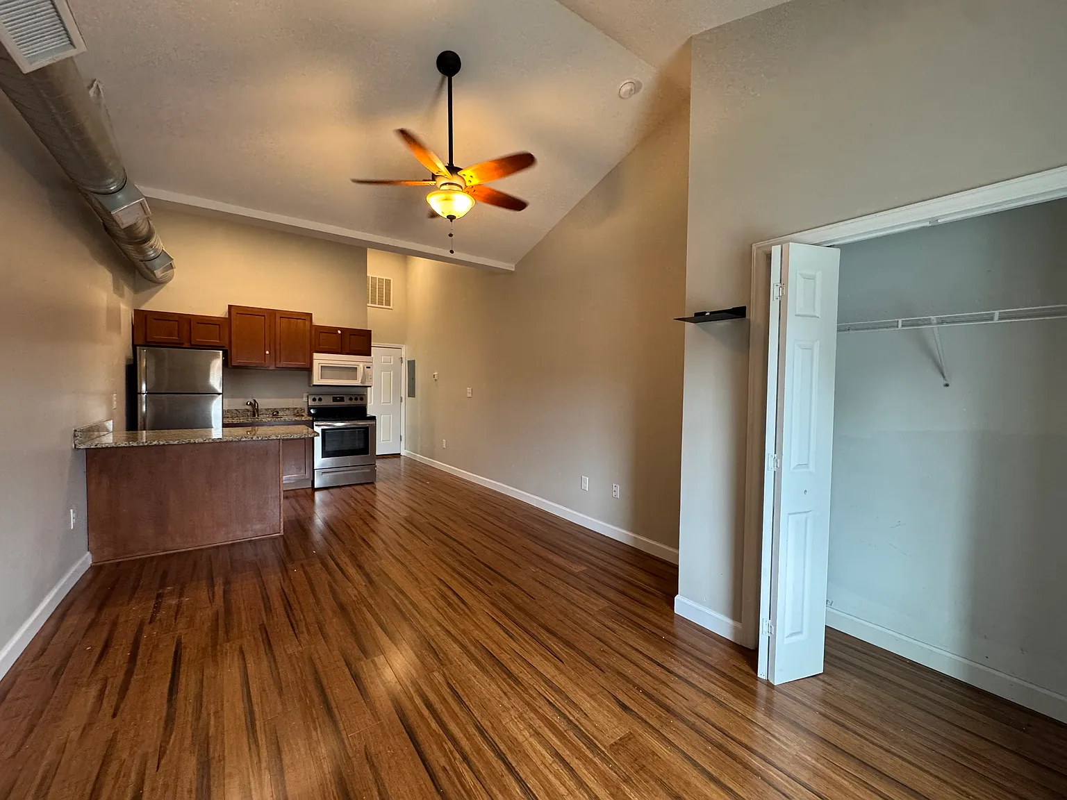 Studio, 600 sqft, $900 — Photo 2
