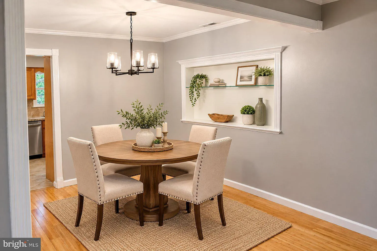 3 bed, 2.5 bath, 2206 sqft, $3,300 — Photo 3