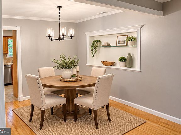 3rd image of 4 Spruce Ct