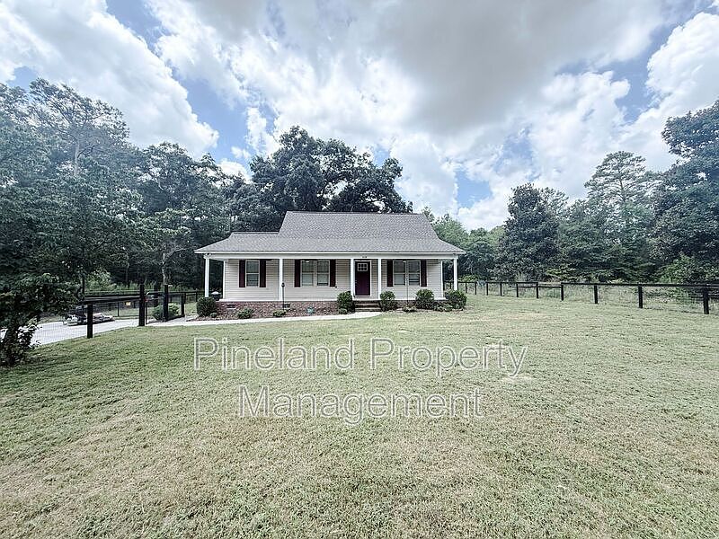 1st image of 668 McKenzie Rd