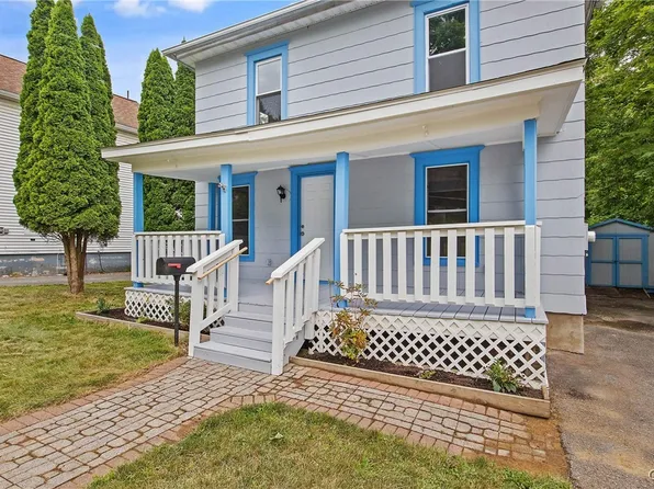 122 Maple Dr, Camillus, NY 13031