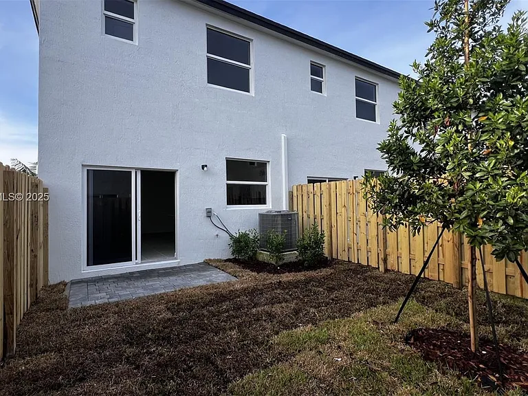 2766945 SW 15578th Ct — Photo 7