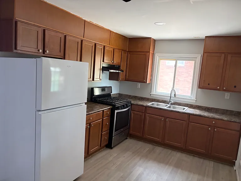1410 Waddell St — Photo 8