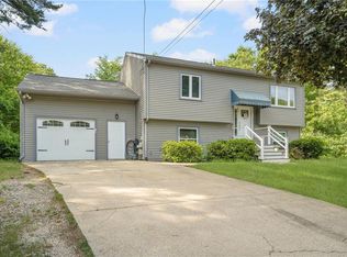 40 Red Oak Dr, Coventry, RI 02816