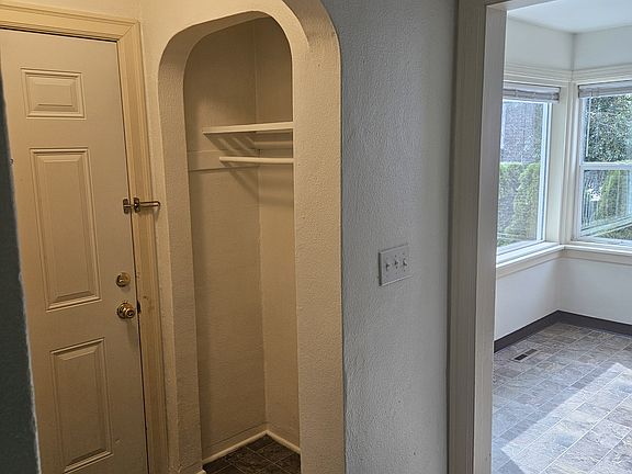 4th image of 1219 E 32nd Ave