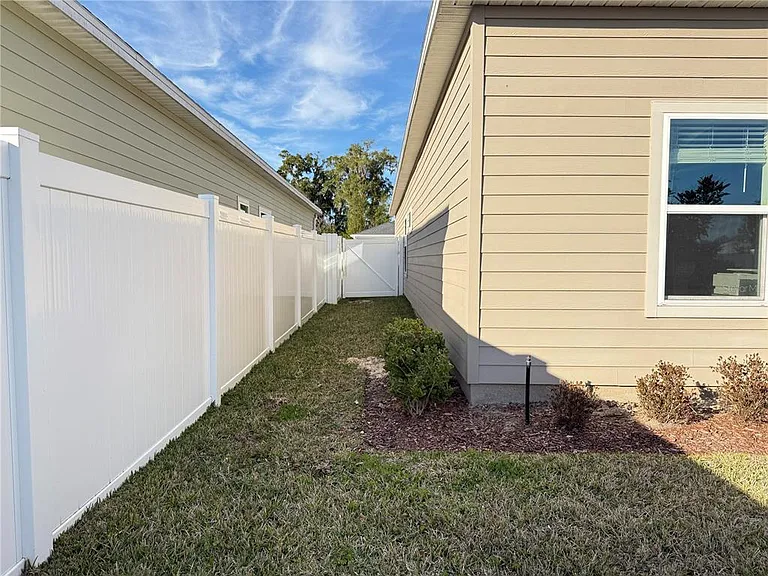 7656 SW 74th Pl — Photo 20