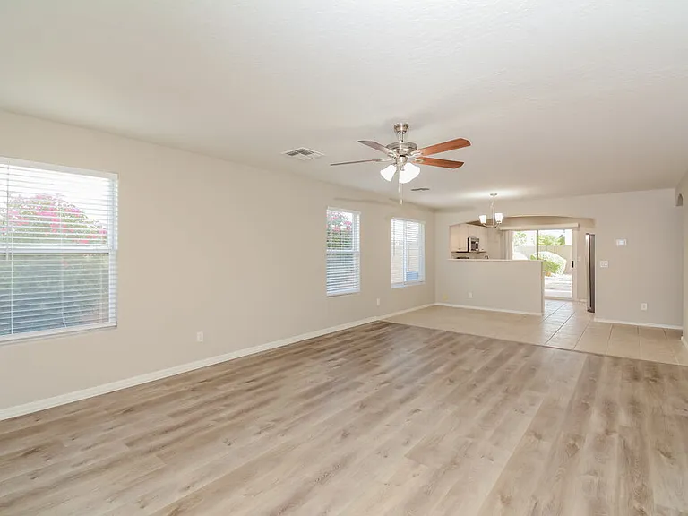 15438 W Mercer Ln — Photo 4