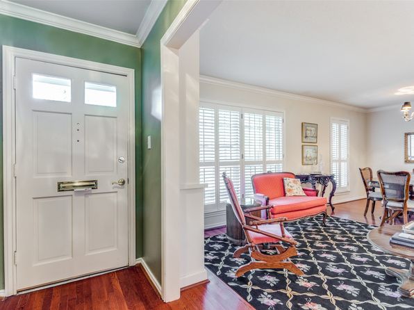957 Roaring Springs Rd, Fort Worth, TX 76114