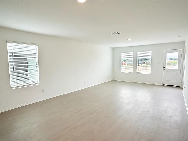360 Brannigan Dr — Photo 4