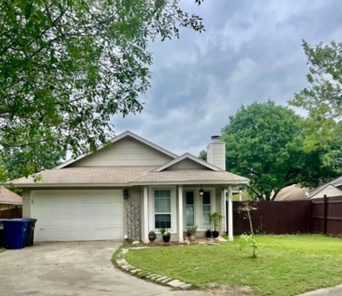 3 bed, 1.5 bath, 1062 sqft, $1,700 — Photo 1