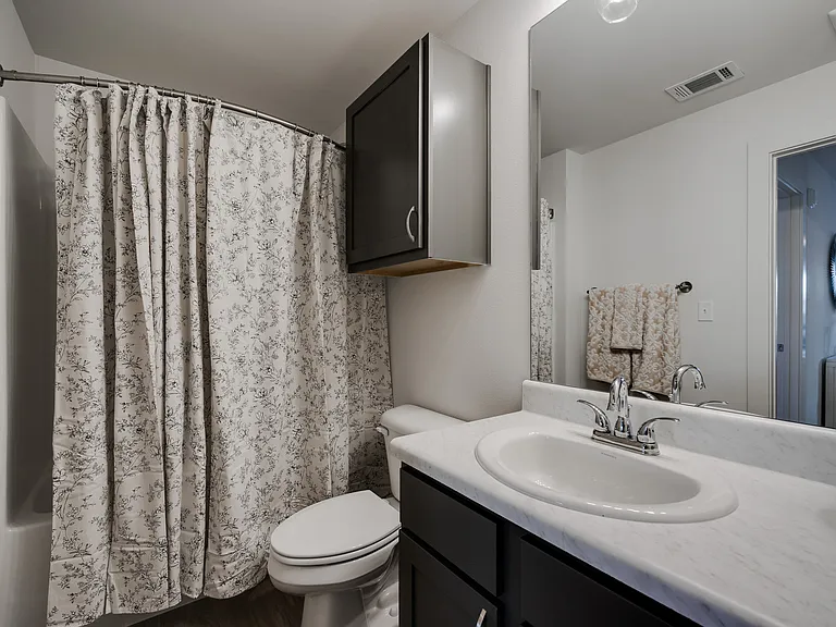 Brentwood Apartments — Photo 9