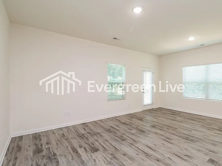 267 E Catawba Ave — Photo 9