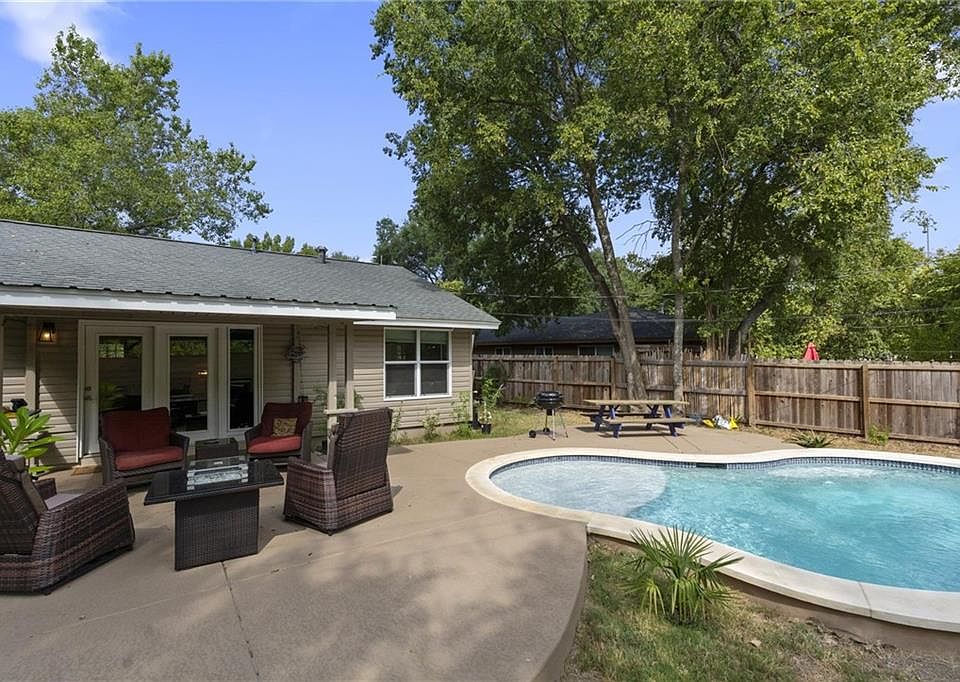 1st image of 6103 Pennwood Ln