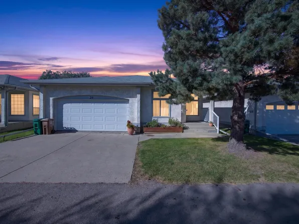 9129 Grandin Rd, Saint Albert, AB T8N 5N3