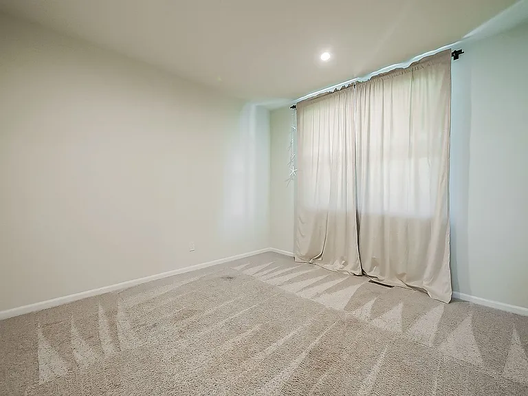 1582 Beachwood Dr — Photo 3