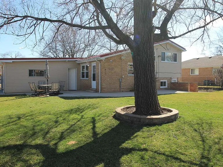 734 N Neva Ave — Photo 18