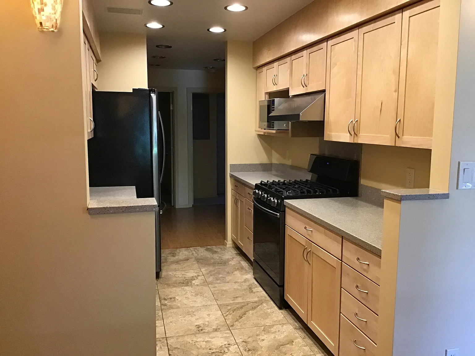 3 bed, 1500 sqft, $2,500 — Photo 4