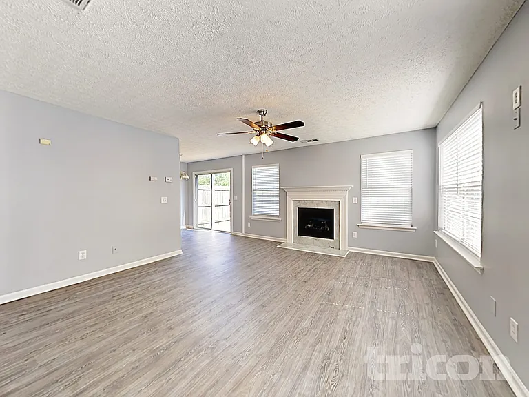202 Silver Ridge Dr — Photo 4